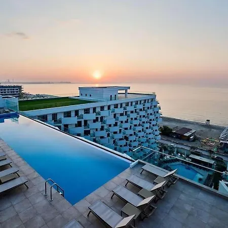 Black Sea- Infinity Pool & *